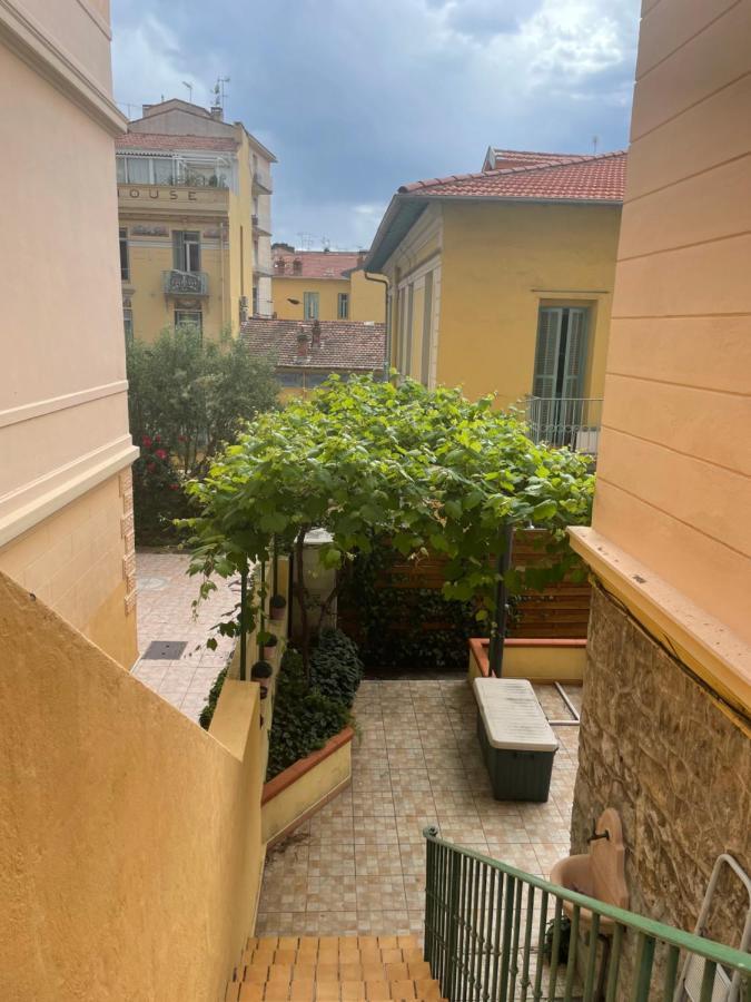 Appartement 30M2 Cosy Avec Terrasse マントン エクステリア 写真